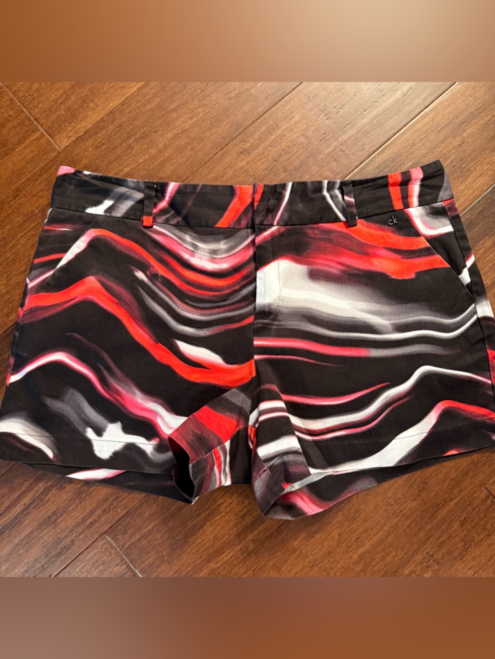 Calvin Klein Dress Shorts Women’s Size 14 Black Red Abstract Print CK